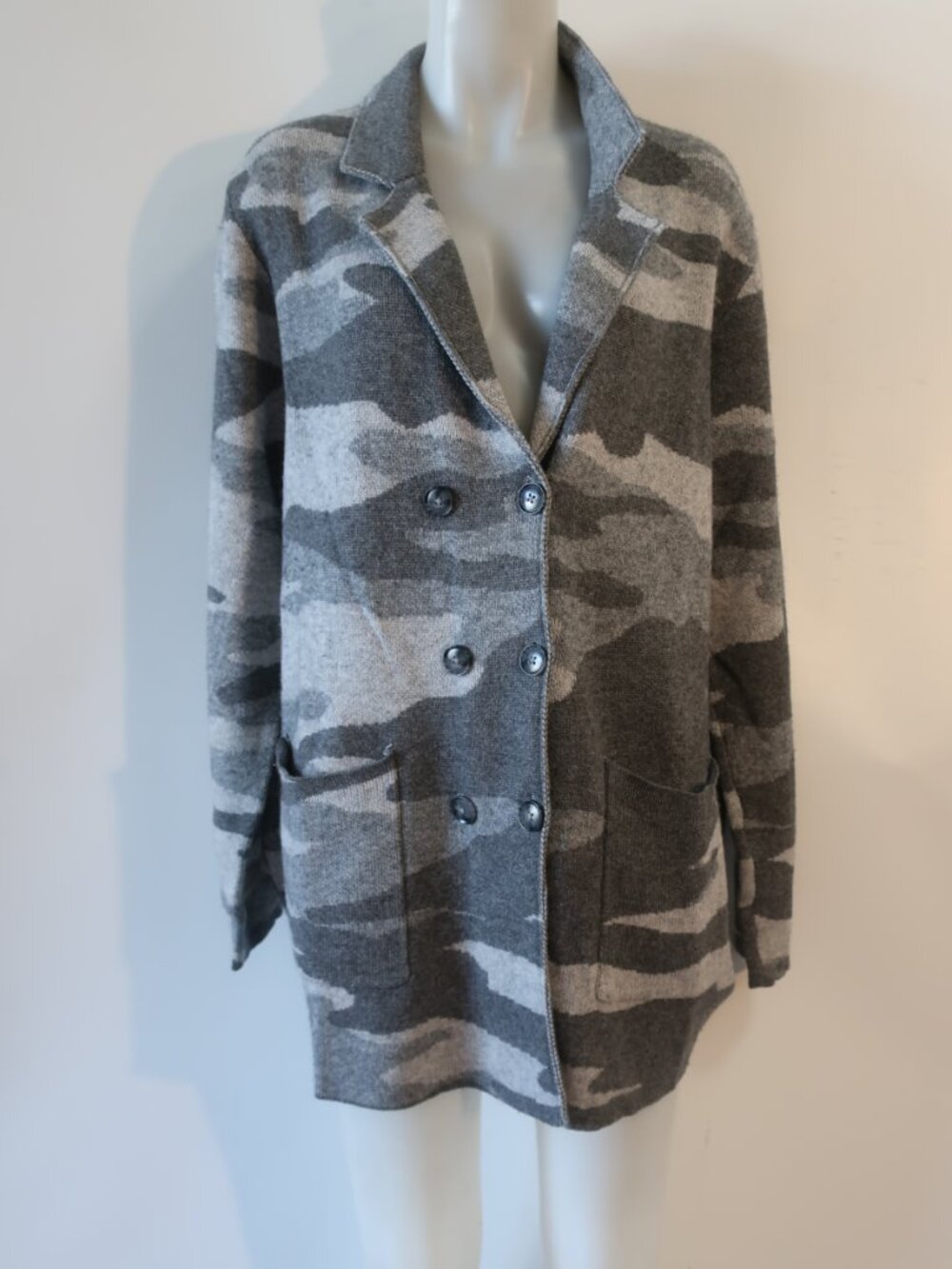 Womens Splendid Grey Charcoal (Item- 36) Camo Wool Cashmere Blend Cardigan L - Picture 4 of 11